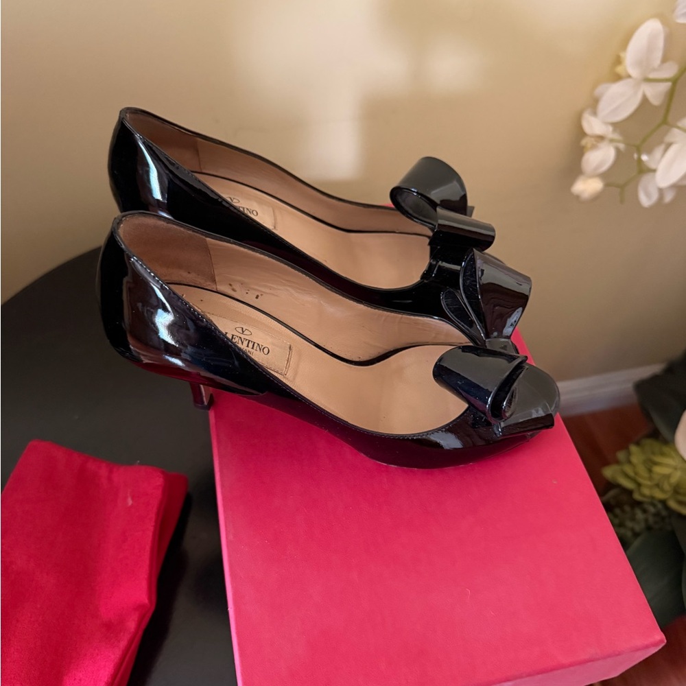 Black Patent Bow Pumps by Valentino 36.5 / 6.5